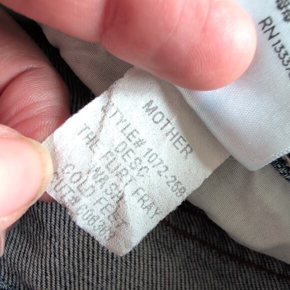 MOTHER Denim The Flirt Jeans High Rise Size 27 Cold Feet Fray Distressed Taper - Picture 7 of 11